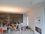 Haardpartij en flatscreen / wanden strak gestucadoord